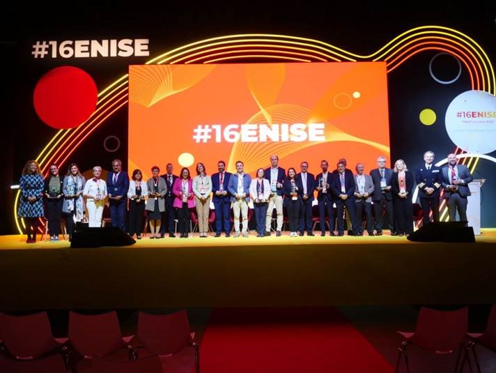 Entrega de reconocimientos a los expertos del Foro Nacional de Ciberseguidad en el congreso 16ENISE organizado por el INCIBE en León